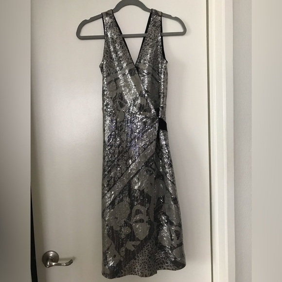 NWOT Diane Von Furstenberg silver sequin dress SZ 6 - Picture 5 of 9